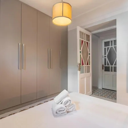 Neo Classic - Amazing 2br House In Prime Location Apartment
