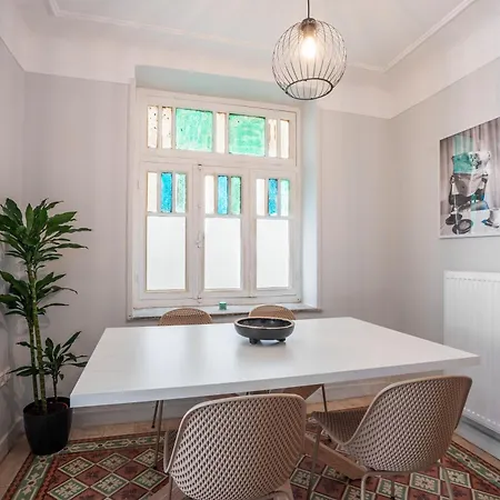 Neo Classic - Amazing 2br House In Prime Location Daire Atina