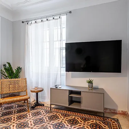 Daire Neo Classic - Amazing 2br House In Prime Location Atina